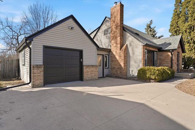 5535 Colfax Avenue N, Brooklyn Center, MN 55430