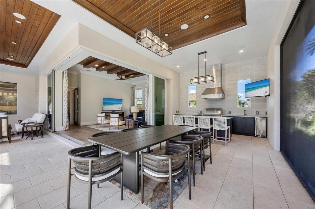 Image 34 of property listing at 3927 FOUNDERS CLUB DRIVE, Sarasota, FL 34240