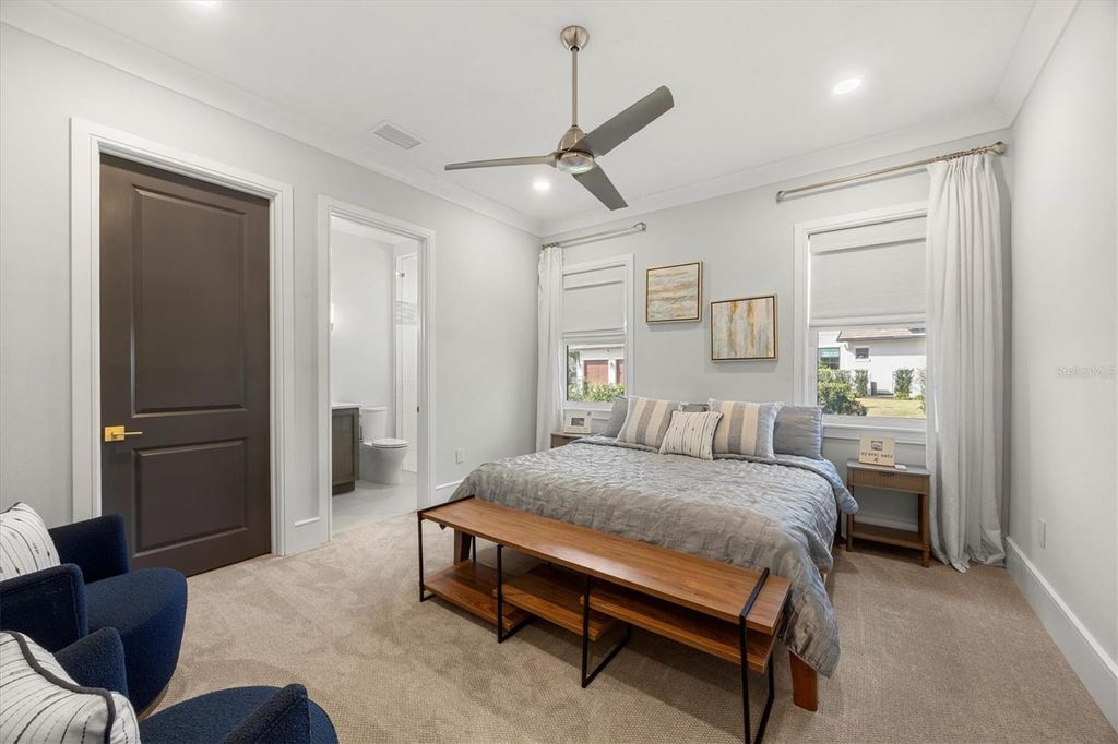 Image 45 of property listing at 3927 FOUNDERS CLUB DRIVE, Sarasota, FL 34240