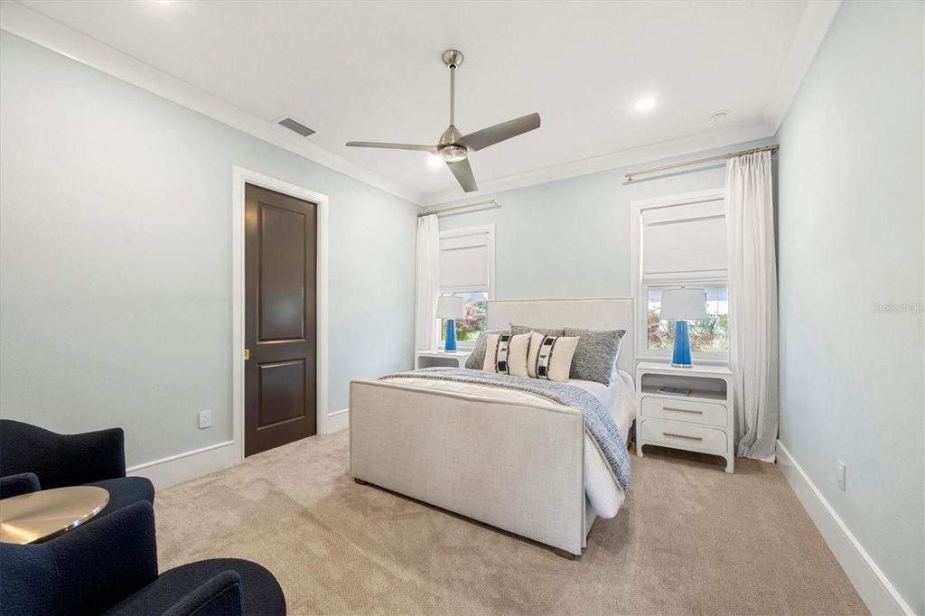 Image 47 of property listing at 3927 FOUNDERS CLUB DRIVE, Sarasota, FL 34240