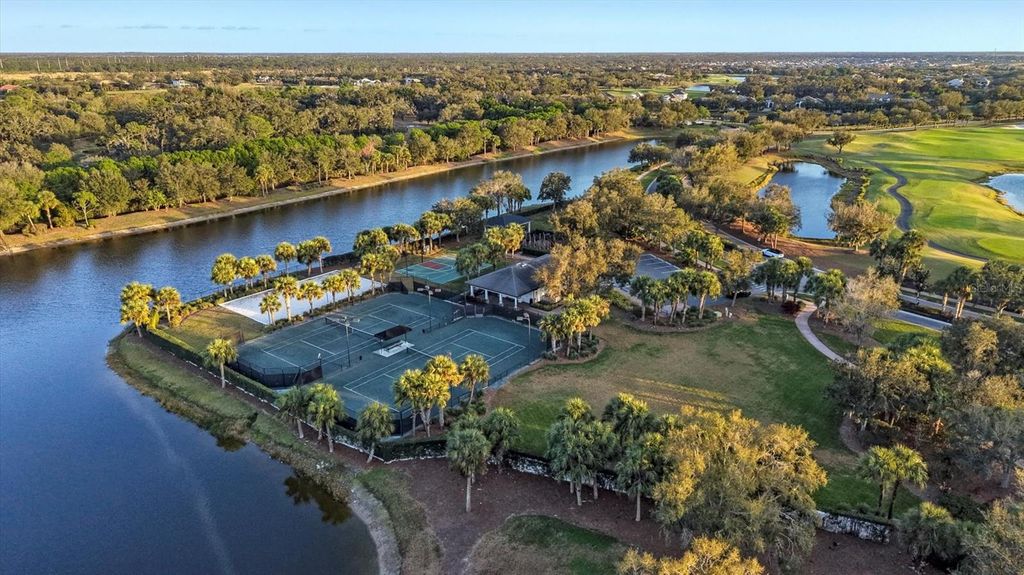 Image 82 of property listing at 3927 FOUNDERS CLUB DRIVE, Sarasota, FL 34240