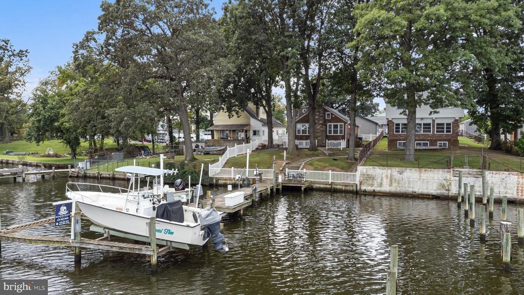 8216 BEACH DR, Baltimore, MD 21222