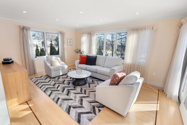 10 Lamoine St, Belmont, MA 02478