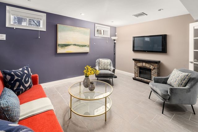 10 Lamoine St, Belmont, MA 02478