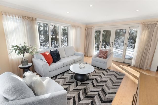 10 Lamoine St, Belmont, MA 02478