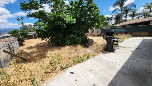 623 S Mistletoe Avenue, San Jacinto, CA 92583