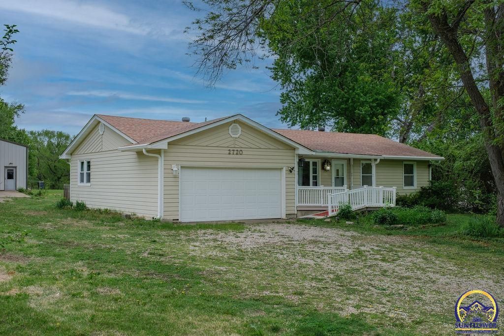 2720 NE Spring Creek DR, Topeka, KS 66617