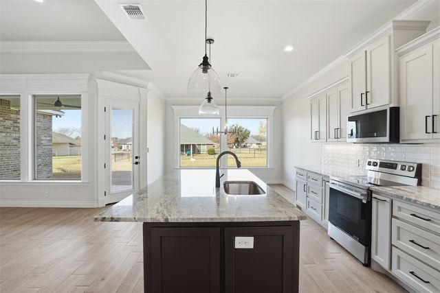 6002 Oakwood Court, Granbury, TX 76049