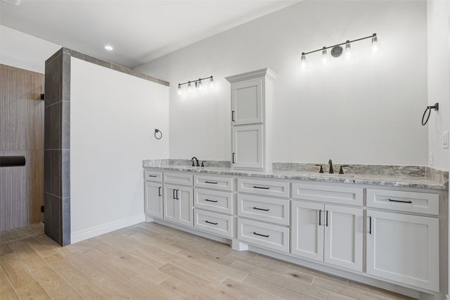 6002 Oakwood Court, Granbury, TX 76049