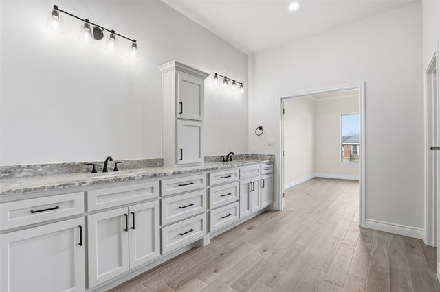 6002 Oakwood Court, Granbury, TX 76049