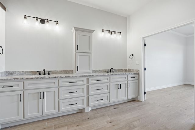 6002 Oakwood Court, Granbury, TX 76049