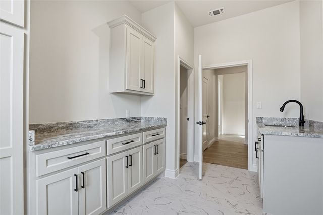 6002 Oakwood Court, Granbury, TX 76049