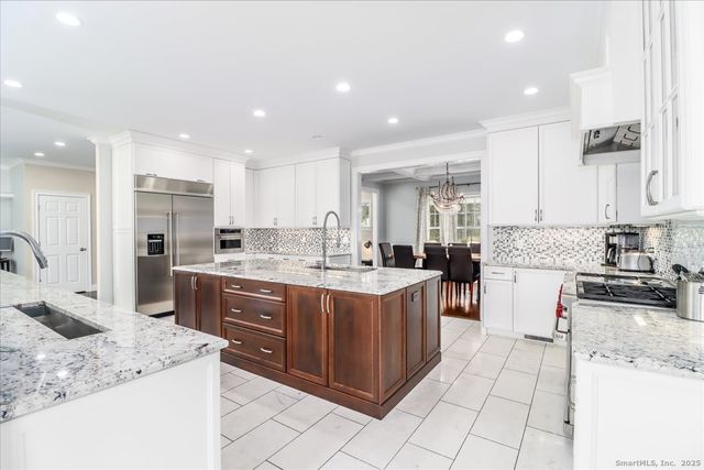 226 Putnam Road, New Canaan, CT 06840