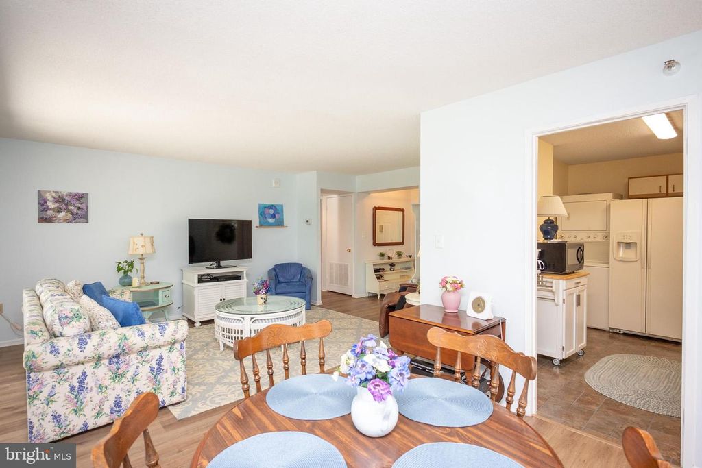 Image 10 of property listing at 15107 INTERLACHEN DR #2-102, Silver Spring, MD 20906