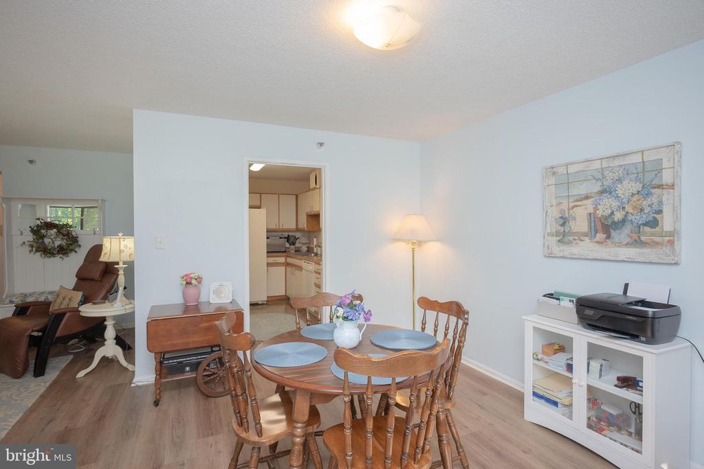 Image 11 of property listing at 15107 INTERLACHEN DR #2-102, Silver Spring, MD 20906