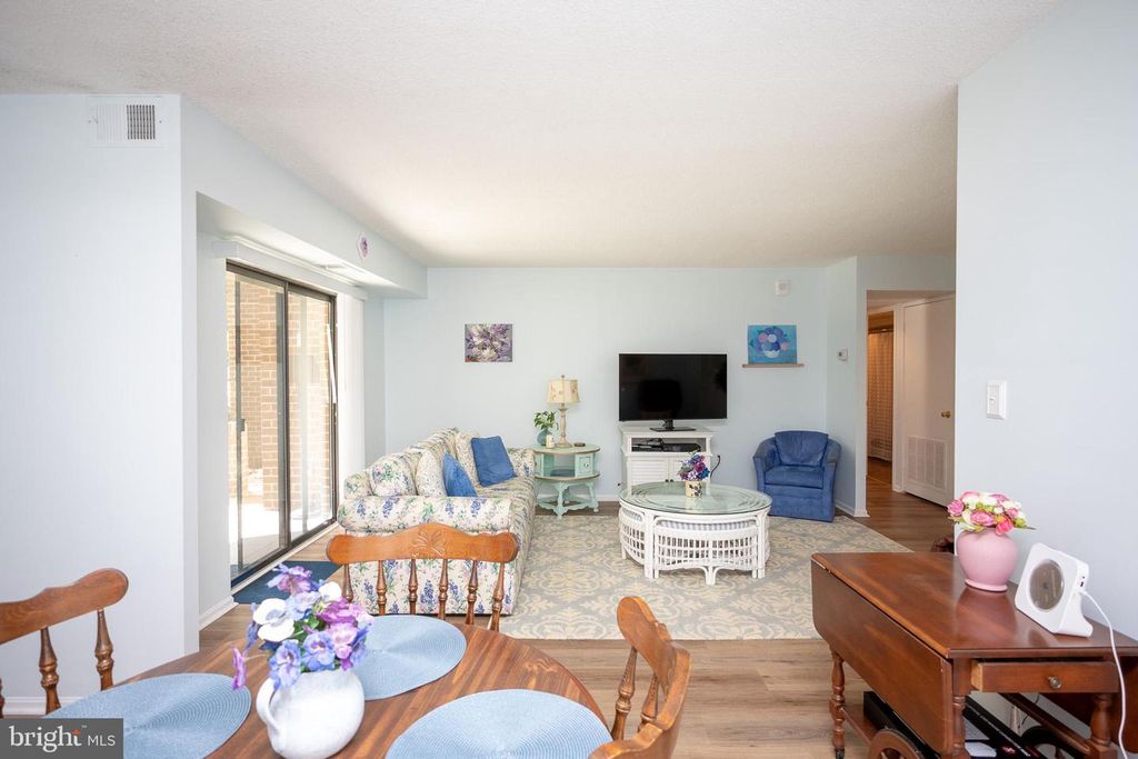 Image 13 of property listing at 15107 INTERLACHEN DR #2-102, Silver Spring, MD 20906