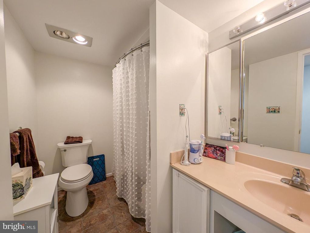 Image 16 of property listing at 15107 INTERLACHEN DR #2-102, Silver Spring, MD 20906