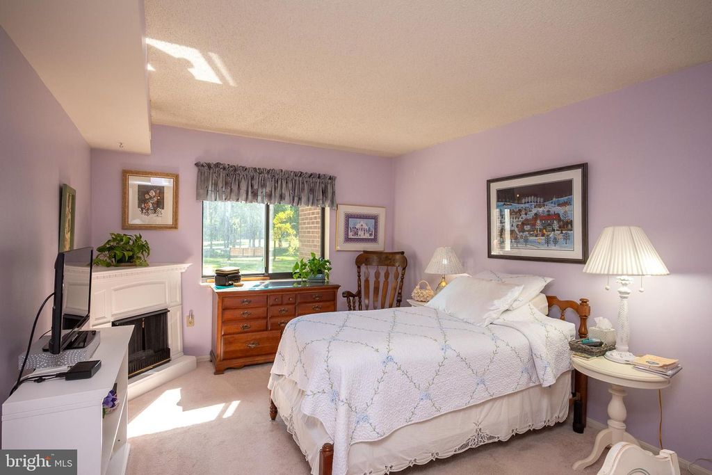 Image 2 of property listing at 15107 INTERLACHEN DR #2-102, Silver Spring, MD 20906