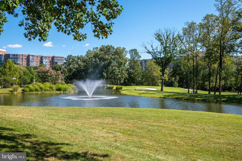 Image 3 of property listing at 15107 INTERLACHEN DR #2-102, Silver Spring, MD 20906