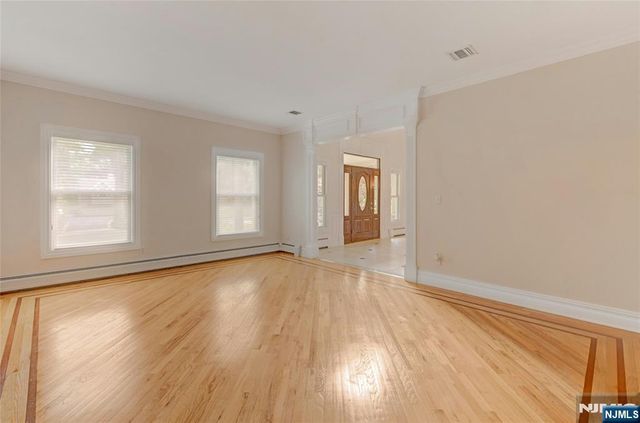 501 Clinton Avenue, Wyckoff, NJ 07481