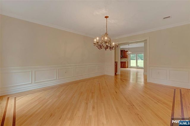 501 Clinton Avenue, Wyckoff, NJ 07481
