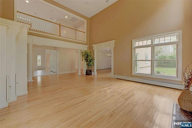 501 Clinton Avenue, Wyckoff, NJ 07481