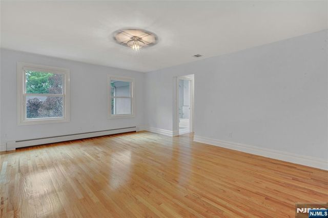 501 Clinton Avenue, Wyckoff, NJ 07481