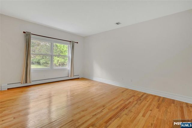 501 Clinton Avenue, Wyckoff, NJ 07481