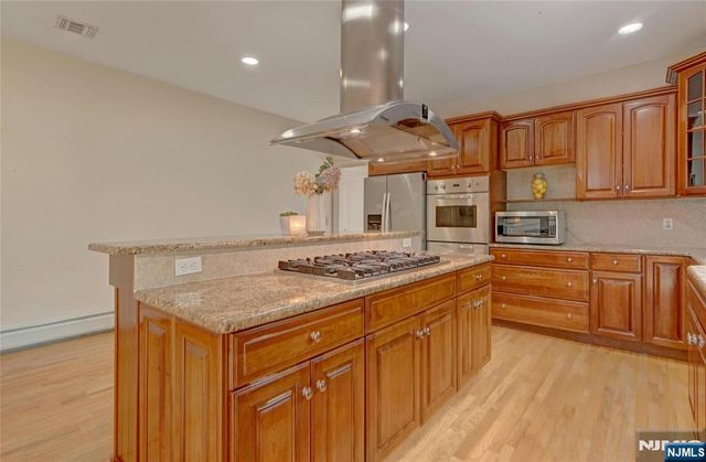 501 Clinton Avenue, Wyckoff, NJ 07481