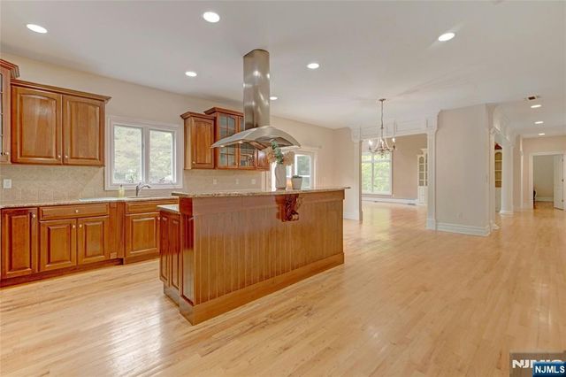 501 Clinton Avenue, Wyckoff, NJ 07481