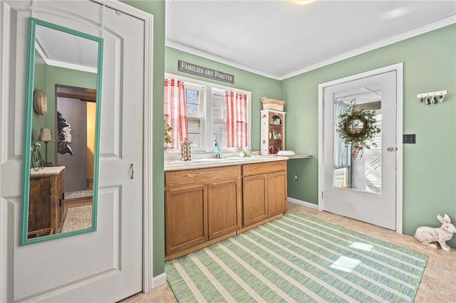 998 Pinewood Road, Phelps, NY 14532