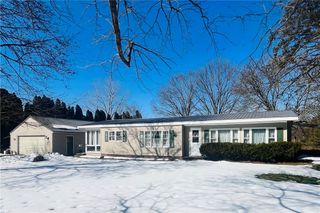 998 Pinewood Road, Phelps, NY 14532