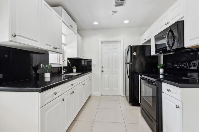 3501 Van Buren St 15, Hollywood, FL 33021