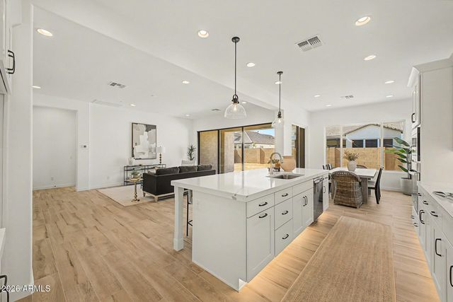 2613 E VIRGINIA Circle, Mesa, AZ 85213