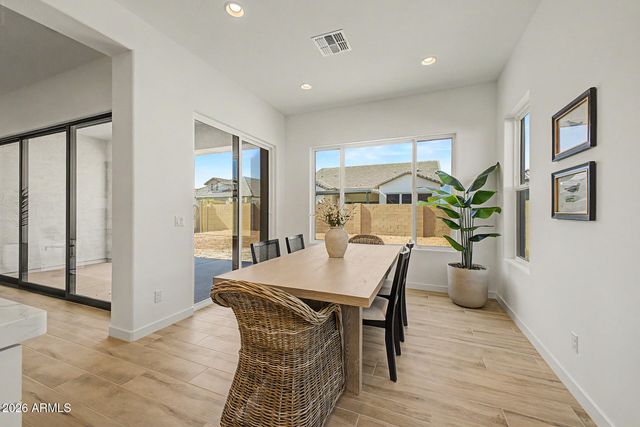 2613 E VIRGINIA Circle, Mesa, AZ 85213