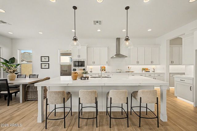 2613 E VIRGINIA Circle, Mesa, AZ 85213