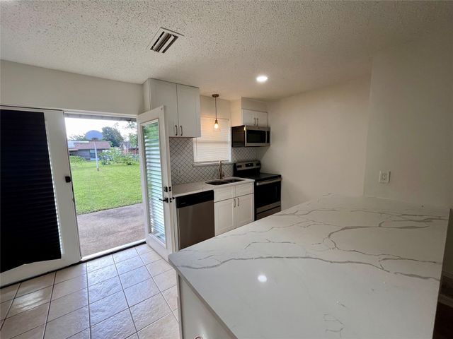 721 Lisa Lane, Cedar Hill, TX 75104