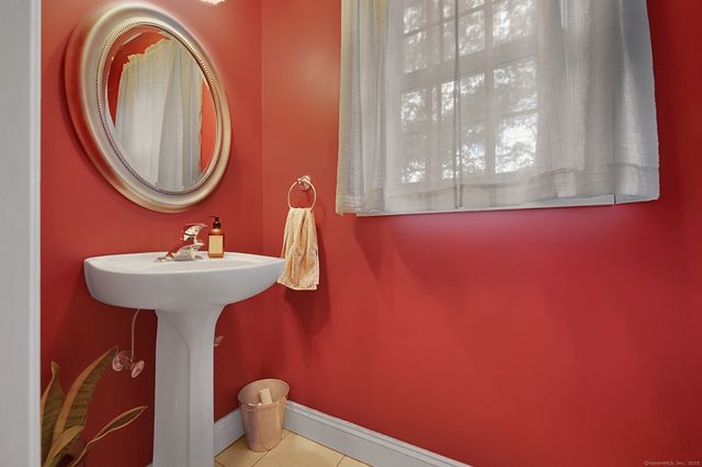 39 Charolais Way, Burlington, CT 06013