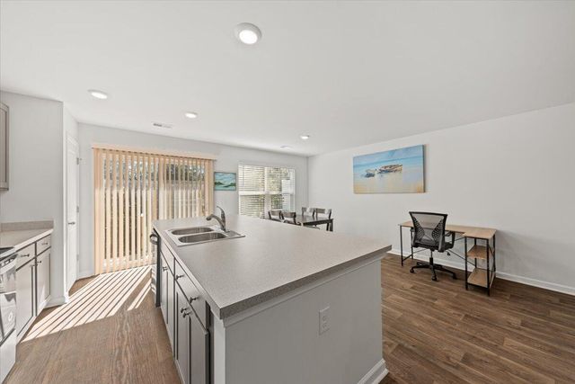 4698 Palm View Circle, North Charleston, SC 29418