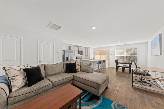 4698 Palm View Circle, North Charleston, SC 29418