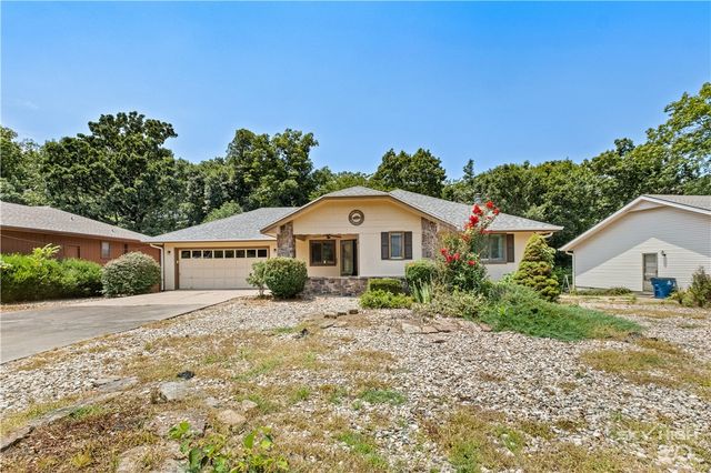 13 Yarmouth Drive, Bella Vista, AR 72715