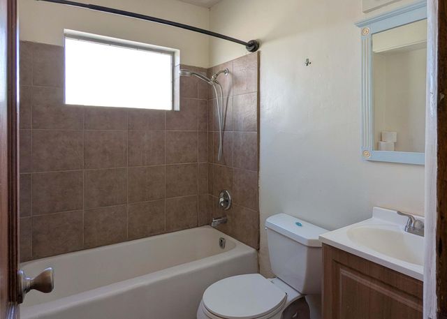 1023 Arno Street NE, Albuquerque, NM 87102