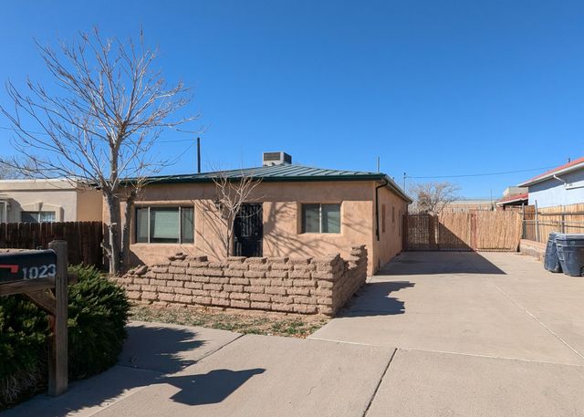 1023 Arno Street NE, Albuquerque, NM 87102