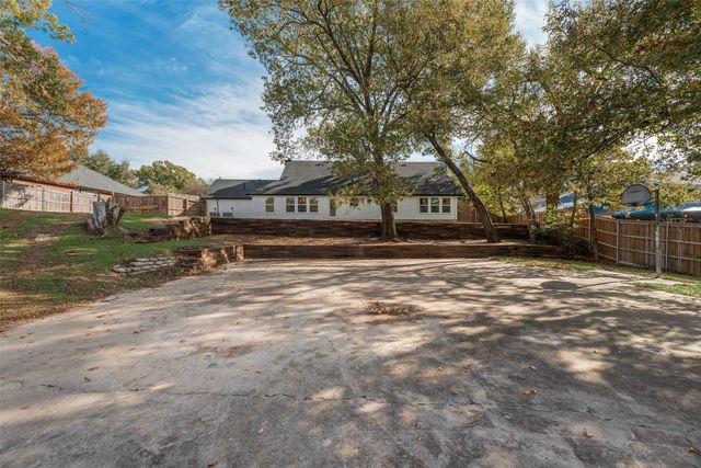 1205 Circle Lane, Bedford, TX 76022