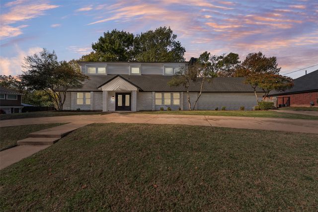 1205 Circle Lane, Bedford, TX 76022