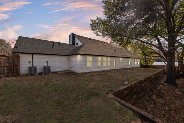 1205 Circle Lane, Bedford, TX 76022