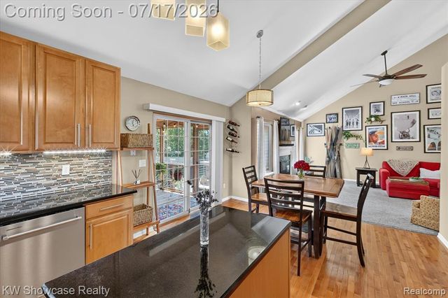 8265 Eastway Drive, White Lake, MI 48386