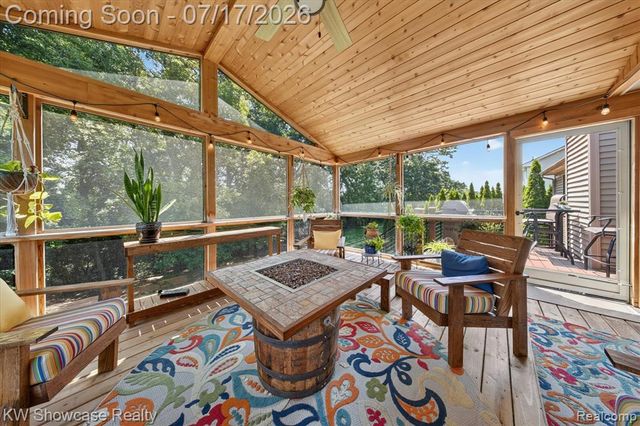 8265 Eastway Drive, White Lake, MI 48386