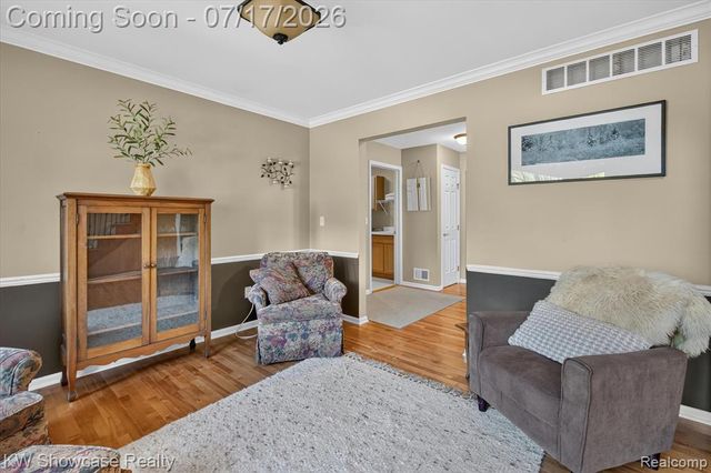 8265 Eastway Drive, White Lake, MI 48386