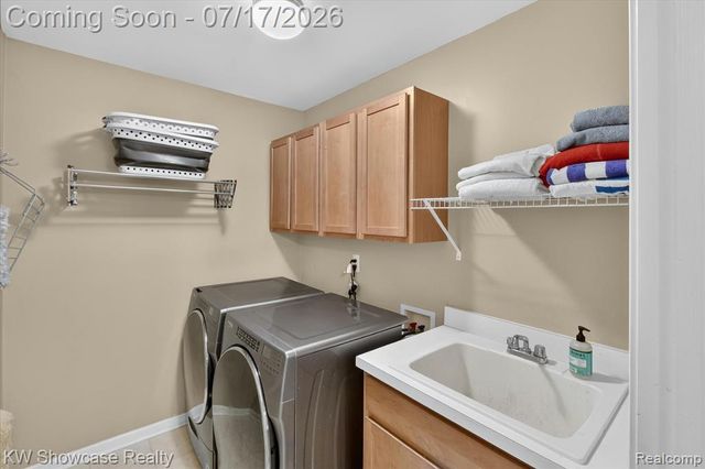 8265 Eastway Drive, White Lake, MI 48386